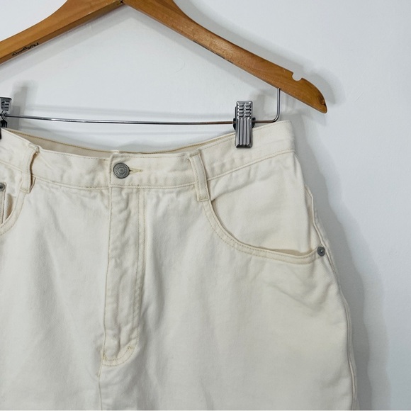 Classic Cream Denim Skirt - Picture 2 of 4